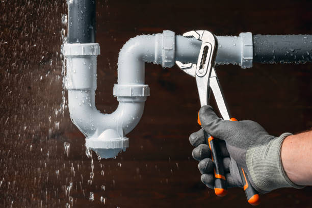 Professional Leak Detection technician working in Chinquapin, NC